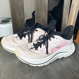 Hoka Clifton 10
